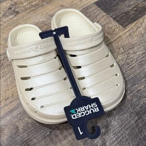 Rugged Shark Kids white Clogs